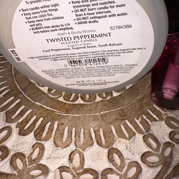 Bath & Body Works Twisted Peppermint Scented Candle - Picture 3 of 4